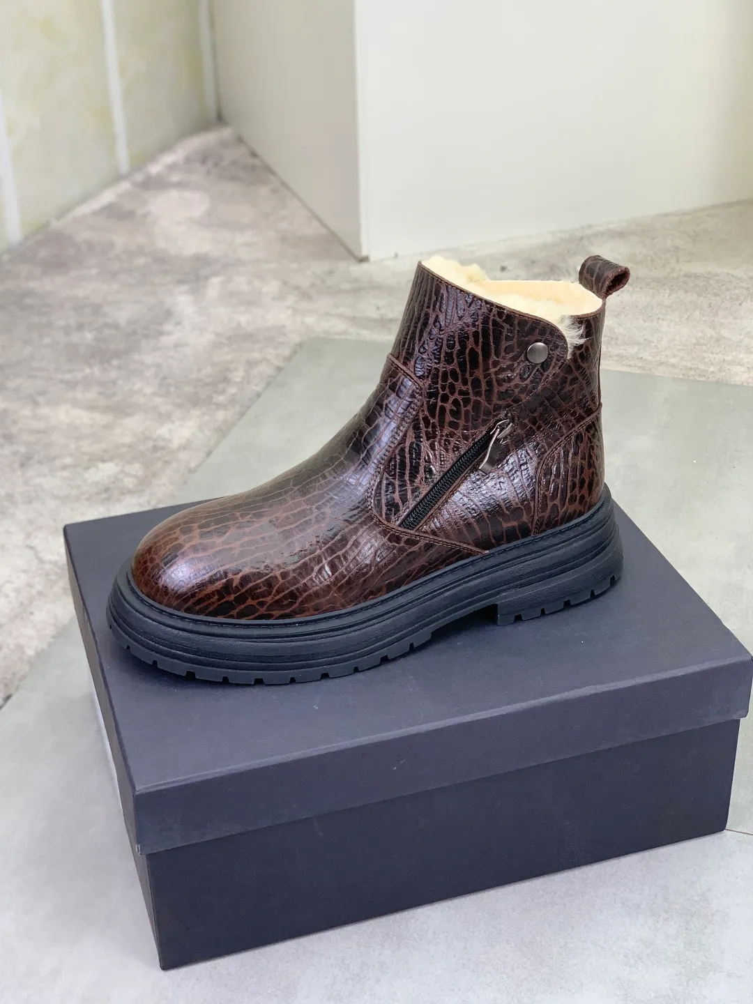 Men's men's shoes 💰P660 New arrival 🆕🆕🆕 IUGGI Men's British retro Martin boots Winter new men's outdoor hiking boots First layer of cowhide on the outside and wool on the inside Comfortable and warm Rubber sole sole Non-slip and firm Trendy and fashionable Casual and versatile Size: 38-44 (45 customized) Color: three colors